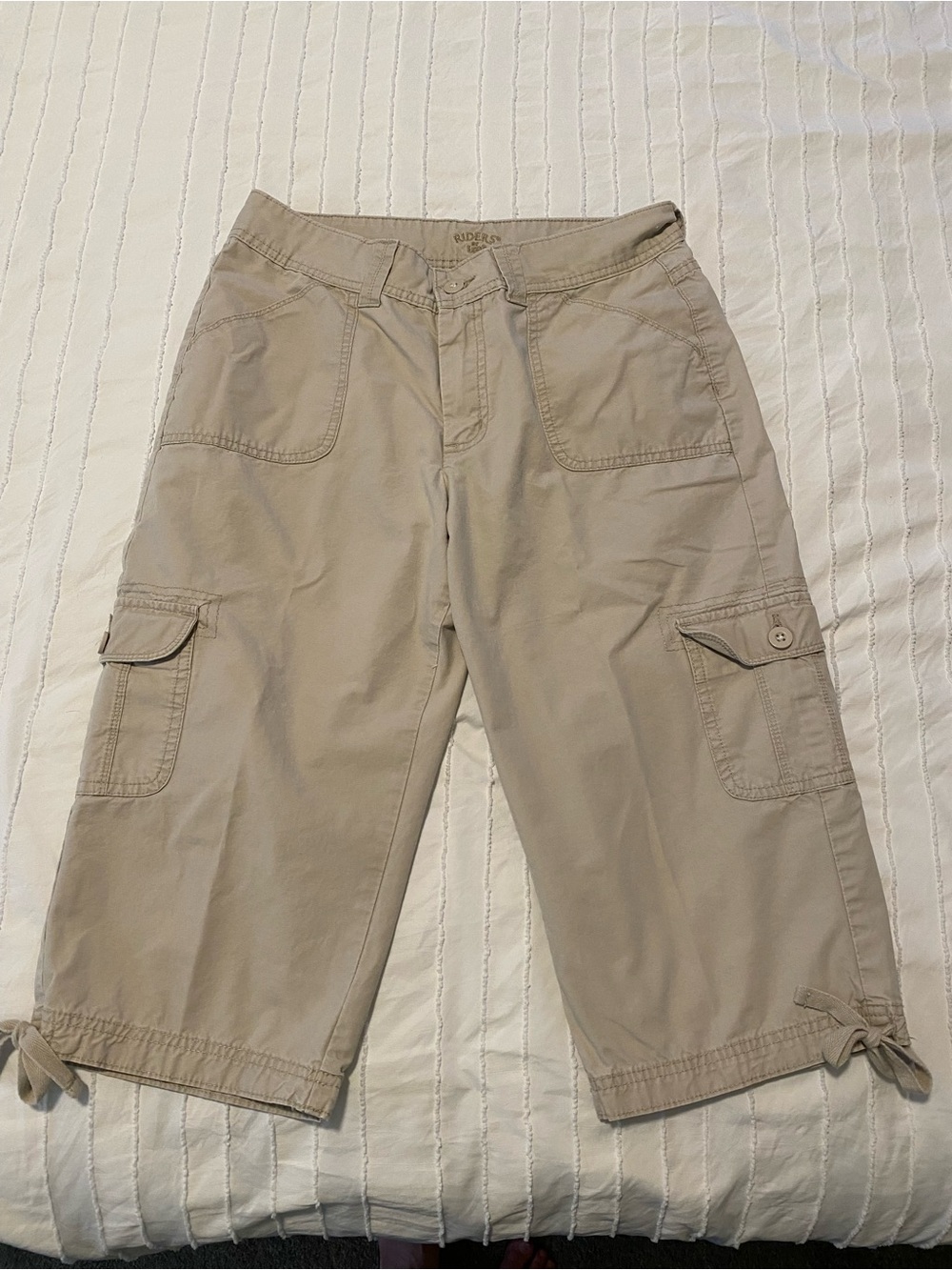 Women’s Khaki Cargo Capri Pants - Lightweight Casual